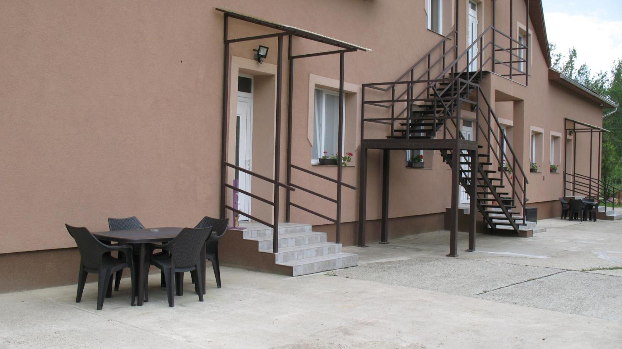 Izisz Apartman Matraterenye Exterior foto