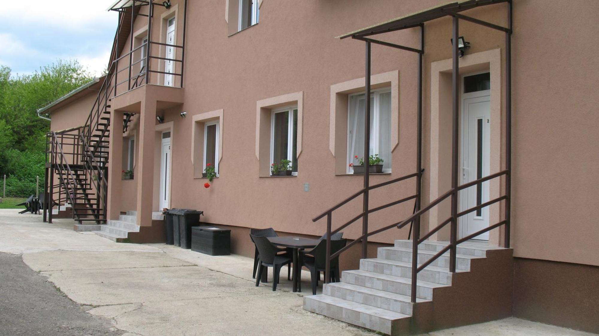 Izisz Apartman Matraterenye Exterior foto