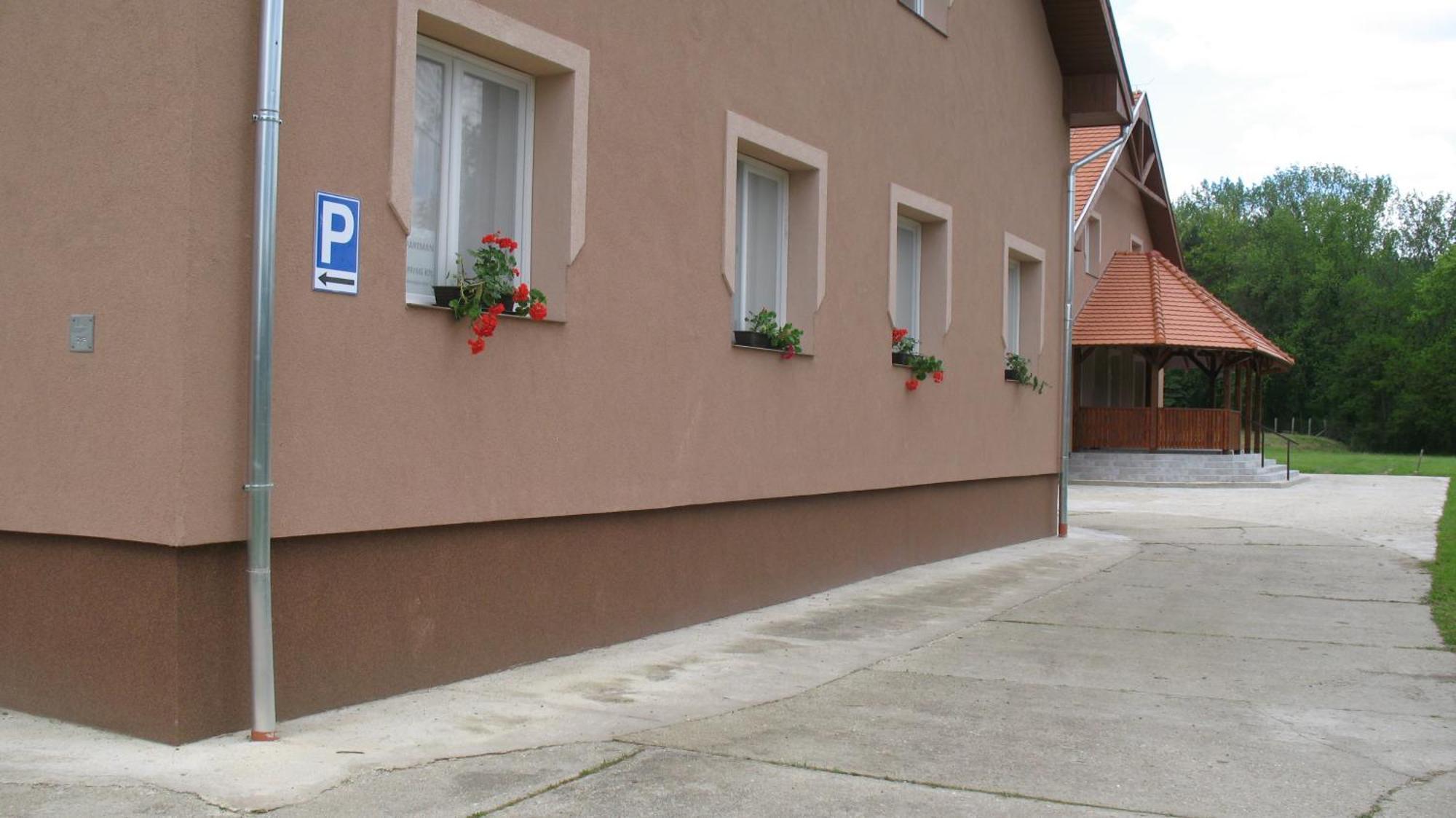 Izisz Apartman Matraterenye Exterior foto