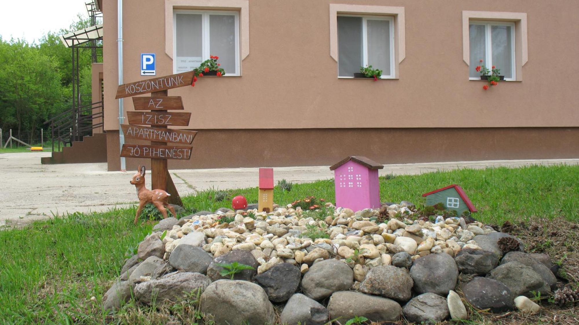 Izisz Apartman Matraterenye Exterior foto